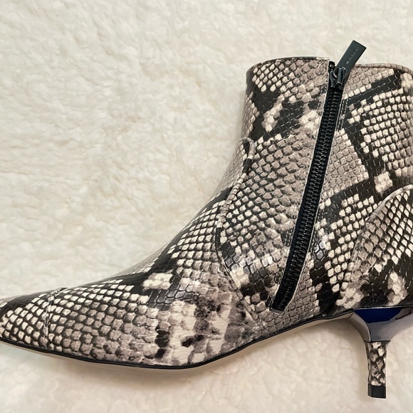 NEW Michael Kors Kadence Kitten Bootie EMB Faux Leather Color Sand Size 10M Box. - Picture 9 of 17